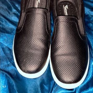 Black flat shoes